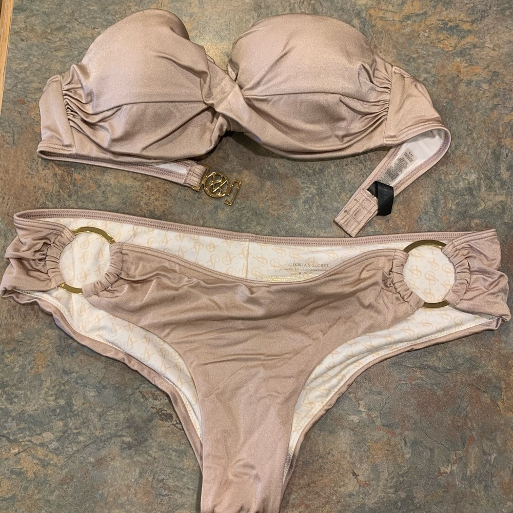 Victoria’s Secret bikini